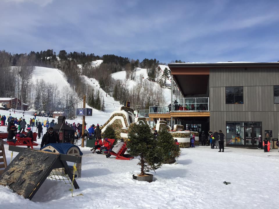 Val Saint-Côme - Skieurs et planchistes profitent de la relâche scolaire Val Saint-Côme - Skieurs et planchistes profitent de la relâche scolaire