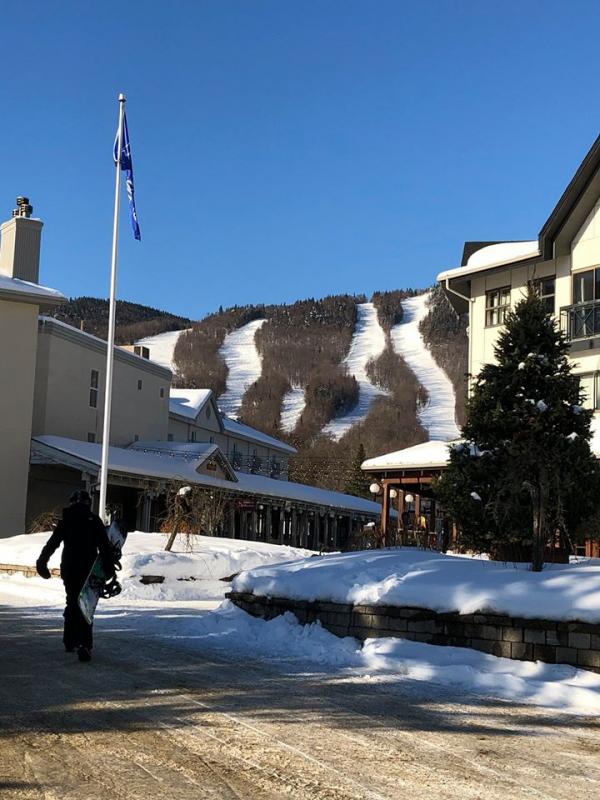 Station Touristique Stoneham - Un soleil du Mexique et un couvert de neige parfait