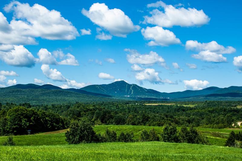 Jay Peak - La frontière sépare nos 2 pays, ne nous divisons pas Jay Peak - La frontière sépare nos 2 pays, ne nous divisons pas