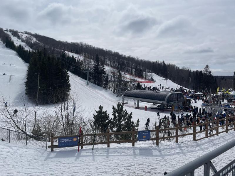 Centre de ski Le Relais - Une vraie journée de ski de printemps. Centre de ski Le Relais - Une vraie journée de ski de printemps.